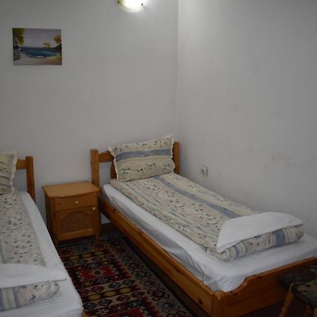 Хотел-Механа Павлова Къща Chiprovtsi Exterior foto